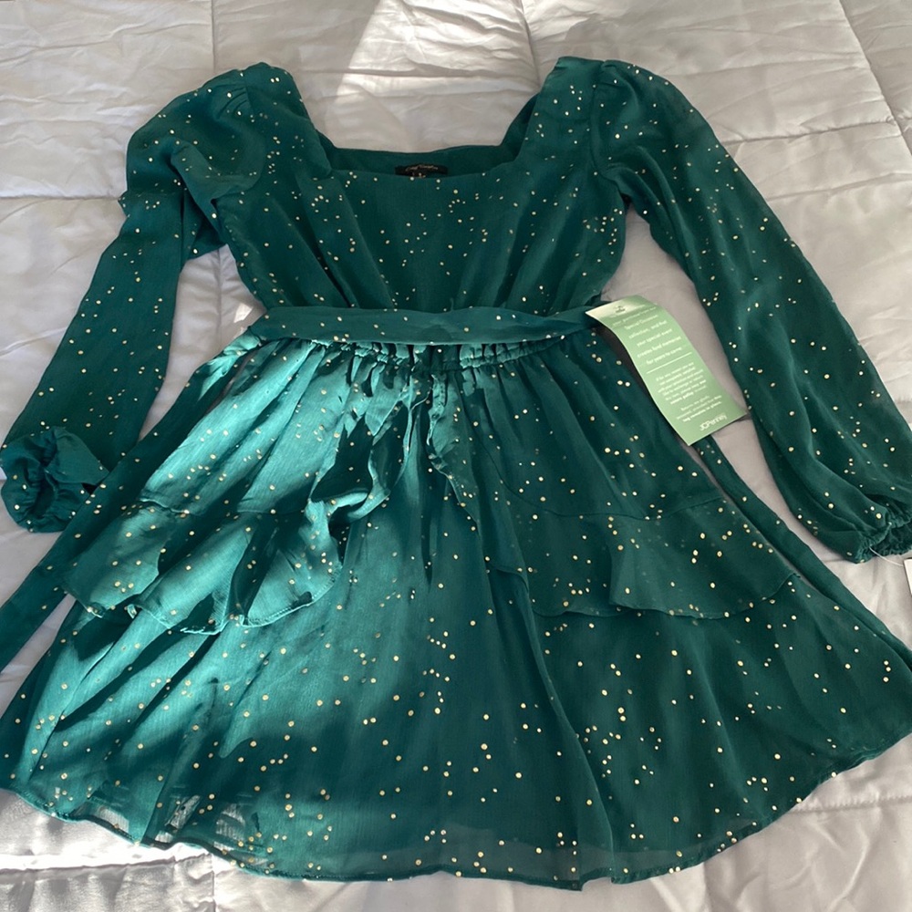 NWT Ladies City Triangles special occasions dress size Small